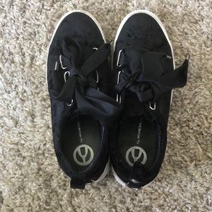 Wishbone platform sneakers